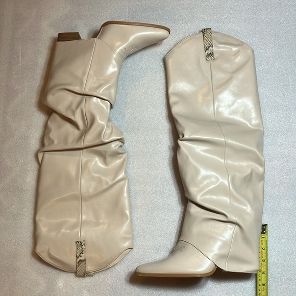 Cowgirl cowboy cuff boots. Size 11. - Picture 2 of 5